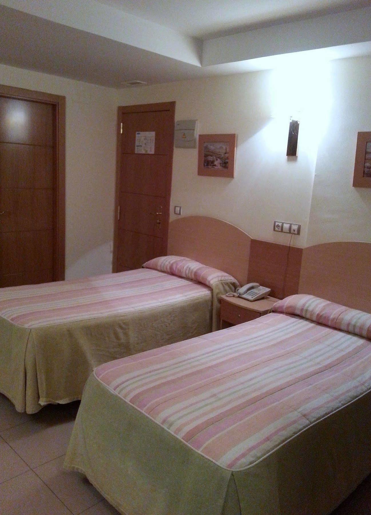 Hostal El Arco Mejorada Del Campo Εξωτερικό φωτογραφία