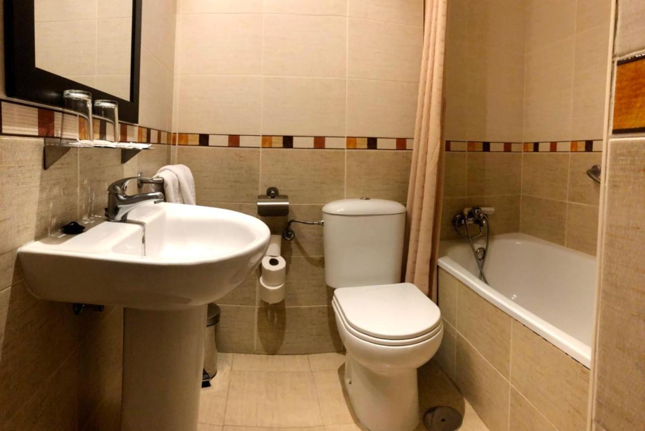 Hostal El Arco Mejorada Del Campo Εξωτερικό φωτογραφία