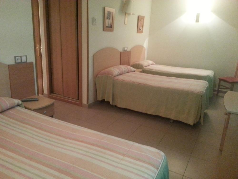 Hostal El Arco Mejorada Del Campo Εξωτερικό φωτογραφία